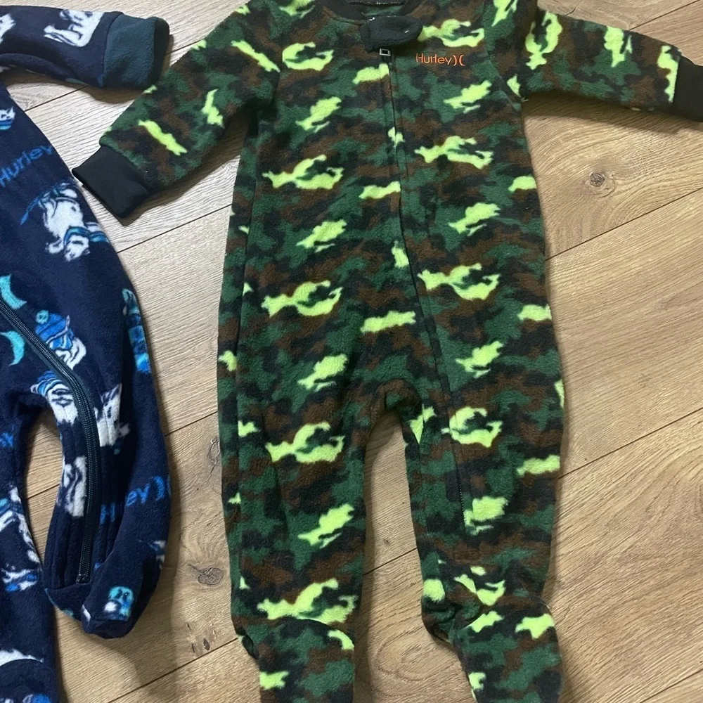 Bandle 4 Footed sleeper 2 Carter’s Pajamas 6-9months 2 Footed sleeper 6M Hurley